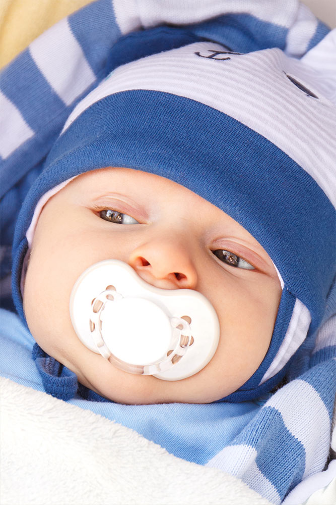 0-6-newborn-sucking